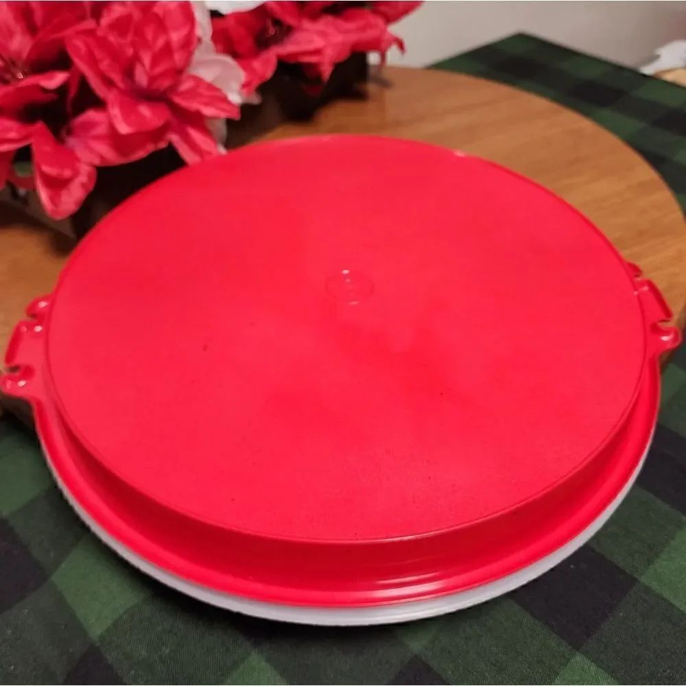 Tupperware Covered serving dish - Picture 3 of 8